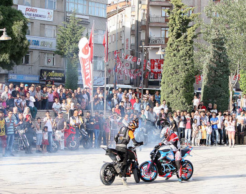 Motosiklet Şovu Elazığ'da Nefesleri Kesti