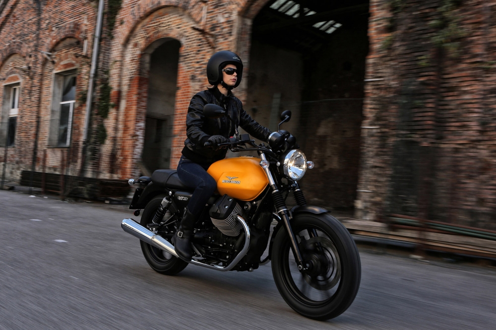 Moto Guzzi v7 II Stone