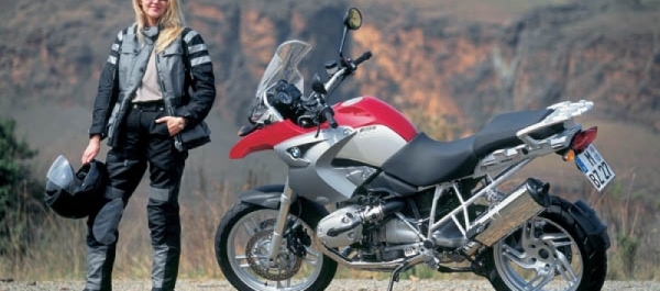 BMW GS Trophy Kızları'na Alkış