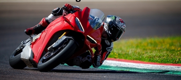 Ducati Panigale V4 Yenilendi