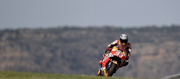 2015 MotoGP Aragon – Marquez Düştü, Ancak Pole Pozisyonunda