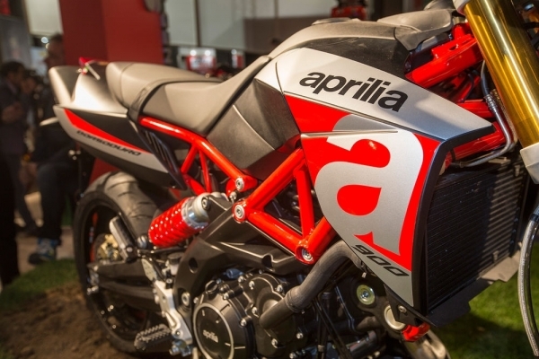 2017 Aprilia Dorsoduro 900