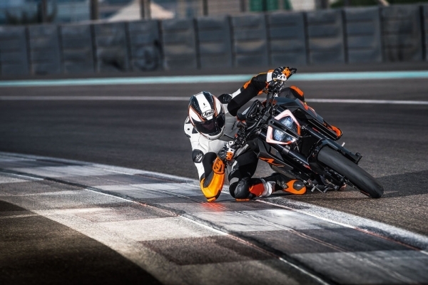 2017 KTM 1290 Super Duke R 