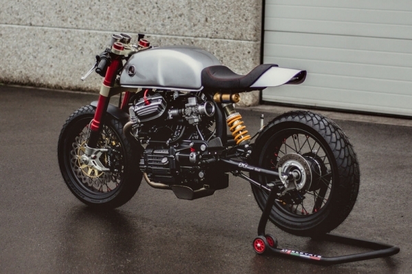 2: Sacha Lakic's CX500 café 