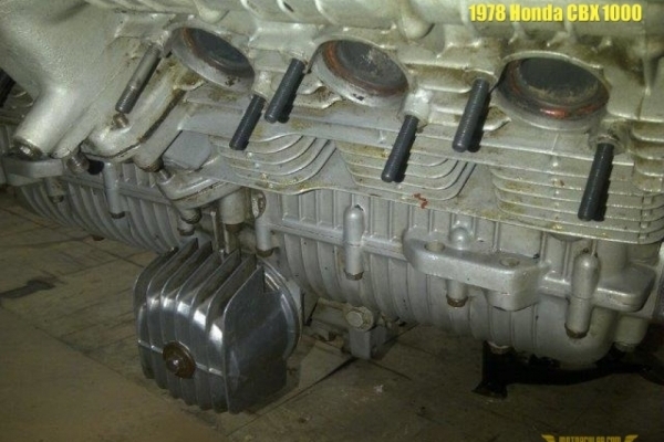 Motor:  1047 cc. 24 Valf 