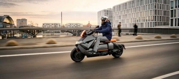 BMW CE 04 Elektrikli Scooter Sunuldu