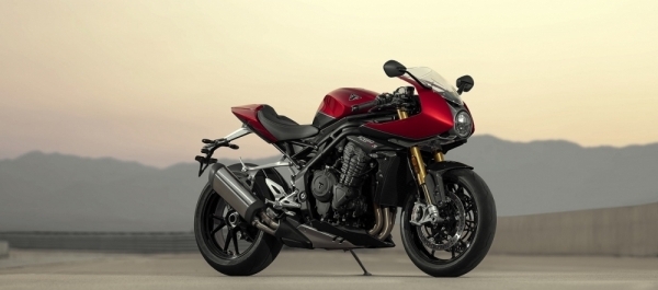 Triumph Speed Triple 1200 RR Sunuldu